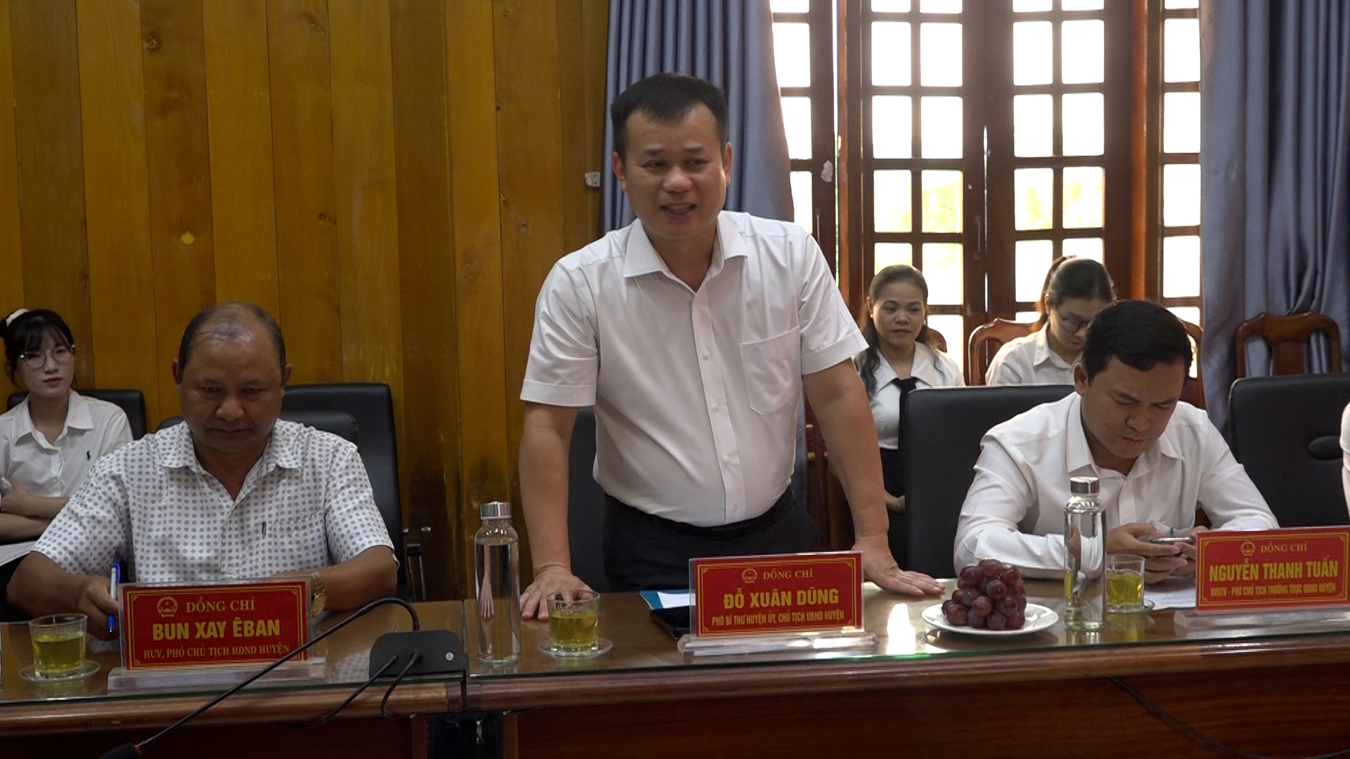 đồng chí Chủ tịch UBND huyện Đô Xuân Dũng chào mừng đoàn công tác đến thăm làm việc tại huyện Ea Súp